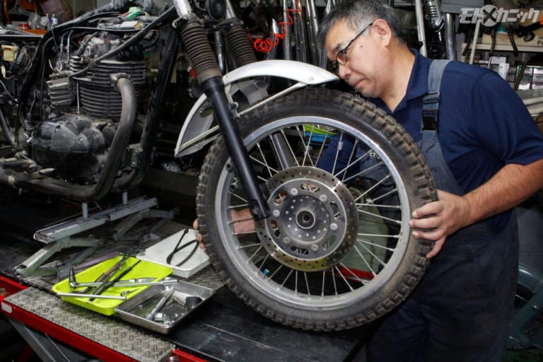 250TR|フロントフォーク|ホイール|インナーチューブのぶつぶつサビ。軽度な点サビなら復活可能!