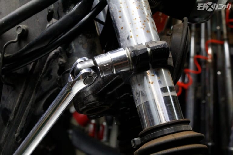 250TR|フロントフォーク|インナーチューブ|インナーチューブのぶつぶつサビ。軽度な点サビなら復活可能!