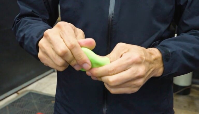 Surlusterネンドクリーナー｜究極のボディメイク術 新車のようなツルツル感が甦る「ネンドクリーナー」の使い方