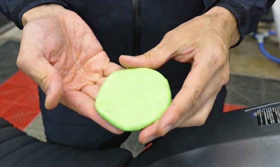 Surlusterネンドクリーナー｜究極のボディメイク術 新車のようなツルツル感が甦る「ネンドクリーナー」の使い方