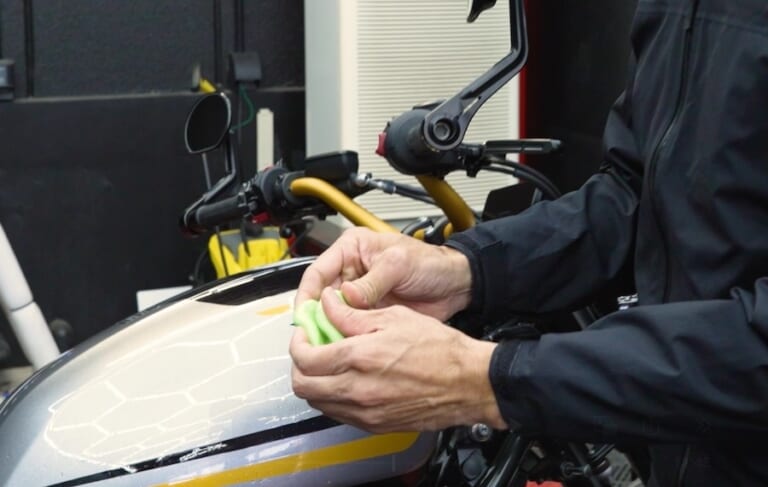 Surlusterネンドクリーナー｜究極のボディメイク術 新車のようなツルツル感が甦る「ネンドクリーナー」の使い方