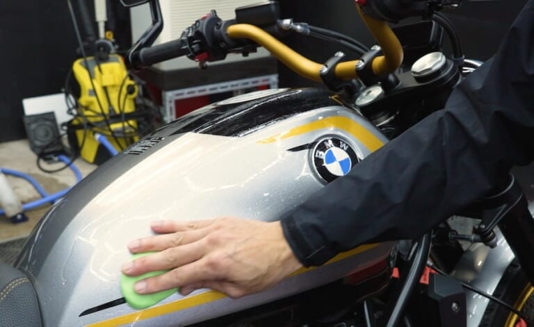 Surlusterネンドクリーナー｜究極のボディメイク術 新車のようなツルツル感が甦る「ネンドクリーナー」の使い方