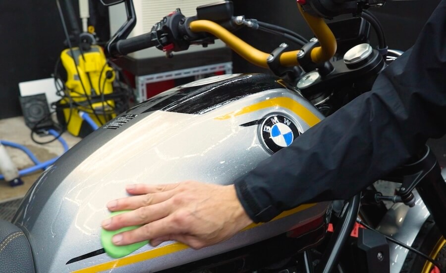 Surlusterネンドクリーナー｜究極のボディメイク術 新車のようなツルツル感が甦る「ネンドクリーナー」の使い方