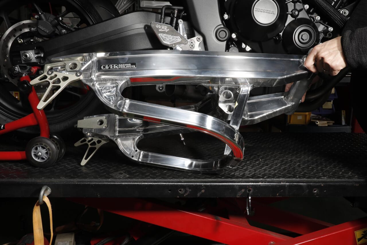 CB1000F|オーヴァー|スイングアーム|【東京モーターサイクルショーにてその目で確かめよう】OVERのCB1000F用カスタムパーツ開発速報!【西4-13】