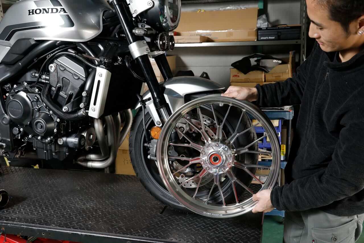 CB1000F｜オーヴァー｜ホイール｜【東京モーターサイクルショーにてその目で確かめよう】OVERのCB1000F用カスタムパーツ開発速報！【西4-13】