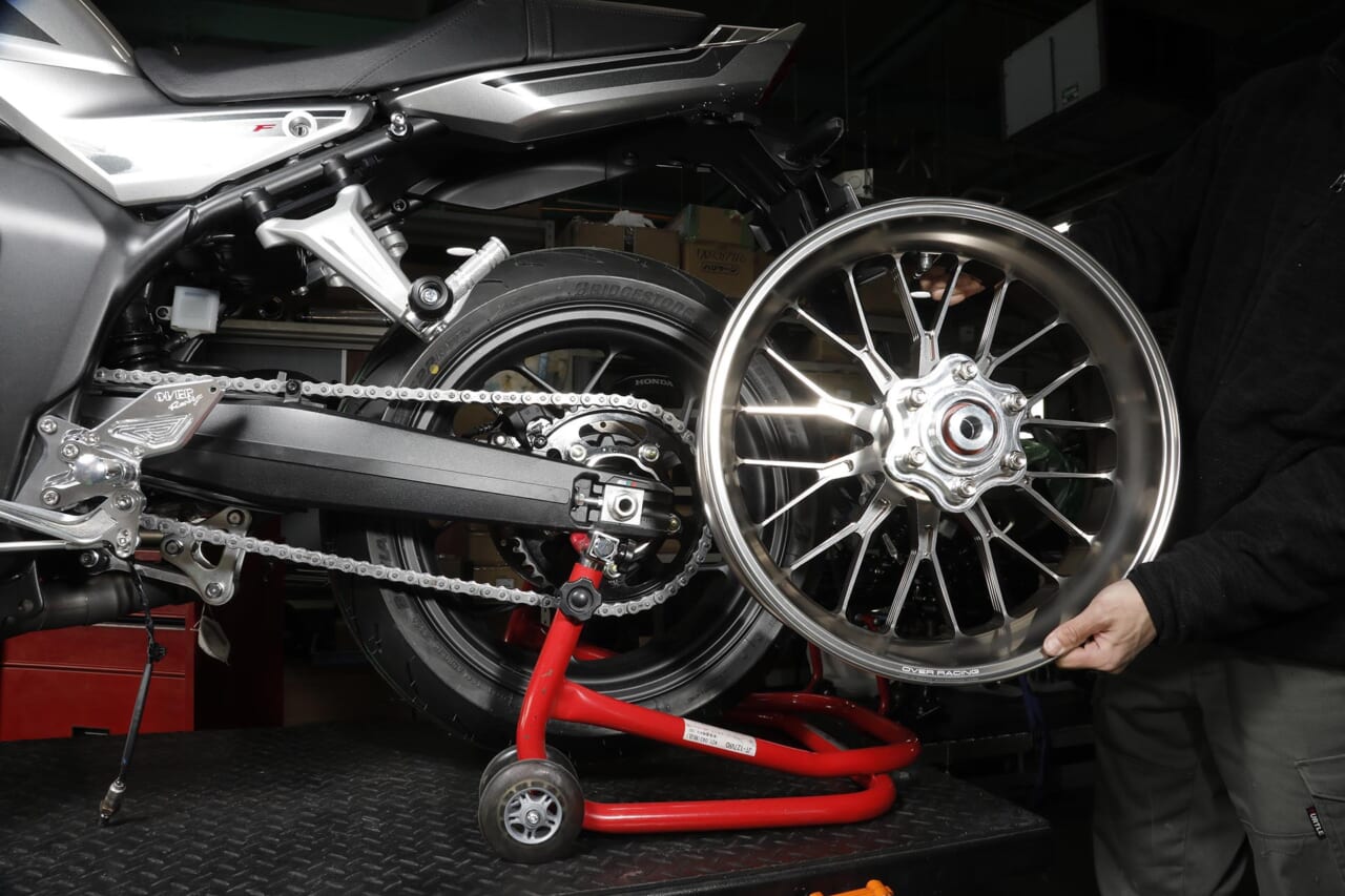 CB1000F|オーヴァー|ホイール|【東京モーターサイクルショーにてその目で確かめよう】OVERのCB1000F用カスタムパーツ開発速報!【西4-13】