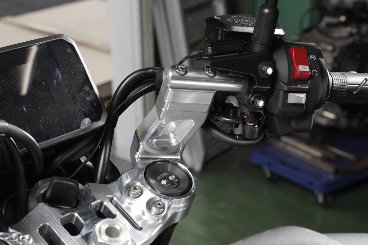 CB1000F|オーヴァー|セパハン|【東京モーターサイクルショーにてその目で確かめよう】OVERのCB1000F用カスタムパーツ開発速報!【西4-13】