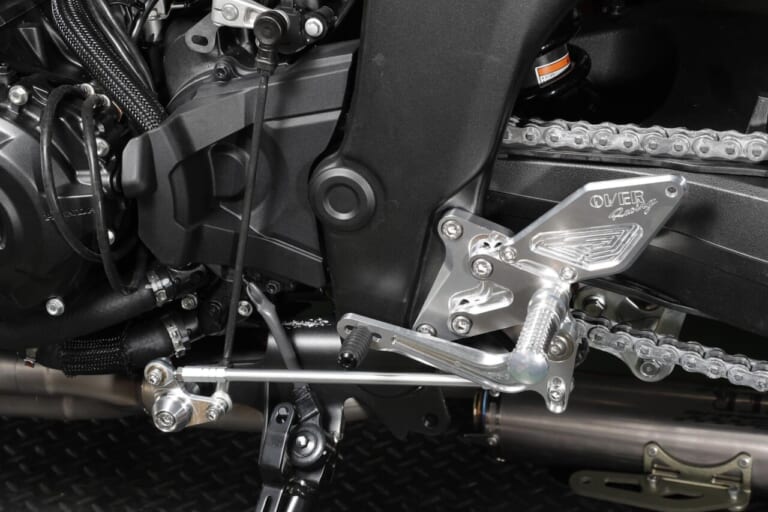 CB1000F｜オーヴァー｜バックステップ｜【東京モーターサイクルショーにてその目で確かめよう】OVERのCB1000F用カスタムパーツ開発速報！【西4-13】