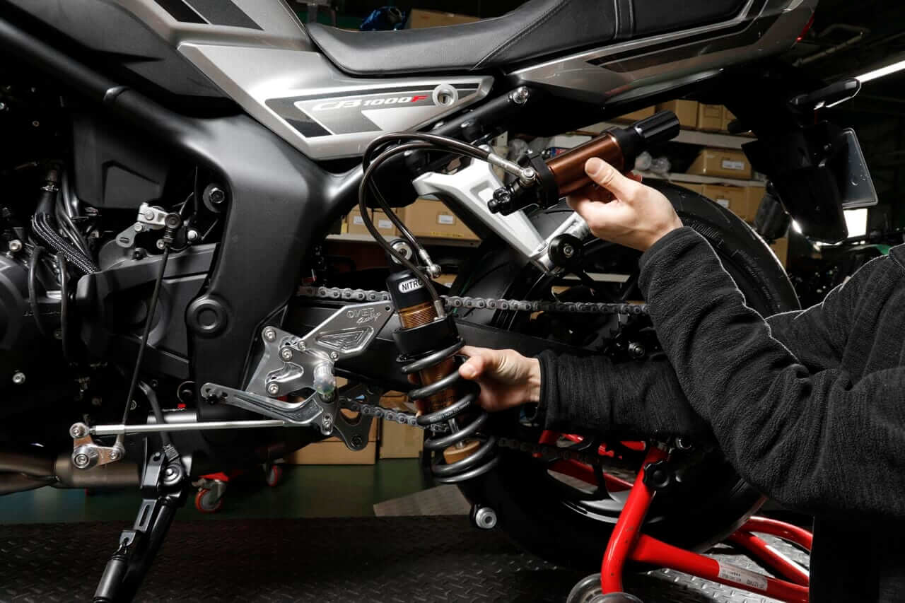 CB1000F｜オーヴァー｜リアサスペンション｜ナイトロン｜【東京モーターサイクルショーにてその目で確かめよう】OVERのCB1000F用カスタムパーツ開発速報！【西4-13】