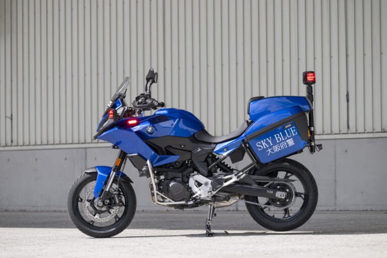 大阪府警察_スカイブルー隊｜浪速の青い稲妻、外車初採用！ 大阪府警スカイブルー隊にBMW F900XRが電撃配備！