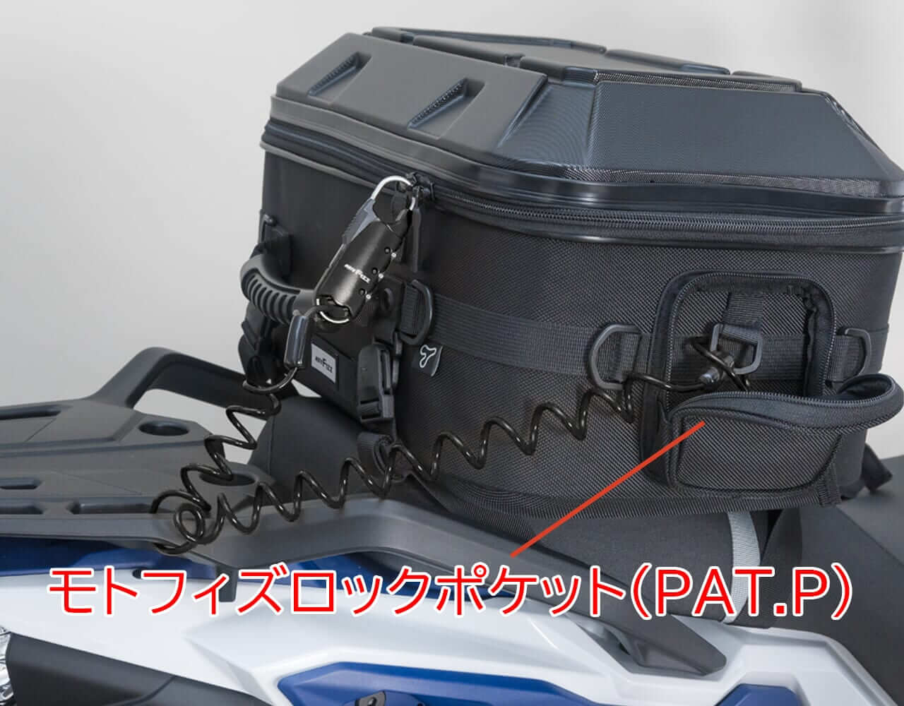 車載バッグ専用ワイヤーロック｜【盗難対策の新提案】ダイヤル式ロックで鍵いらず！タナックス発売の『車載バッグ専用ワイヤーロック』が、ツーリングの安心感を底上げ！！