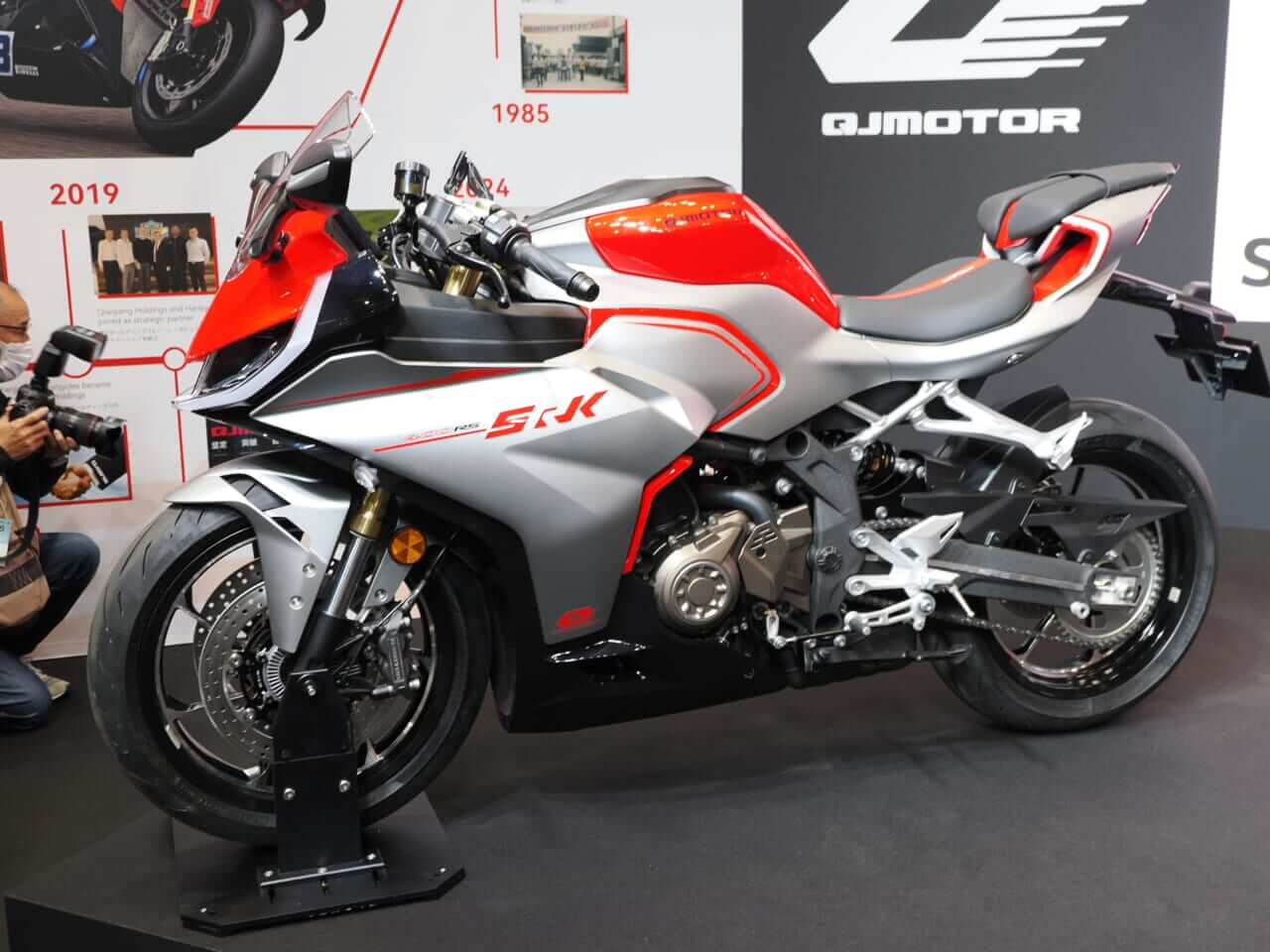 QJMOTOR|東京モーターサイクルショー|SRK400RS|東京モーターサイクルショーで明かされるその回答とは?QJ MOTORブースにて話題の車種も発表に