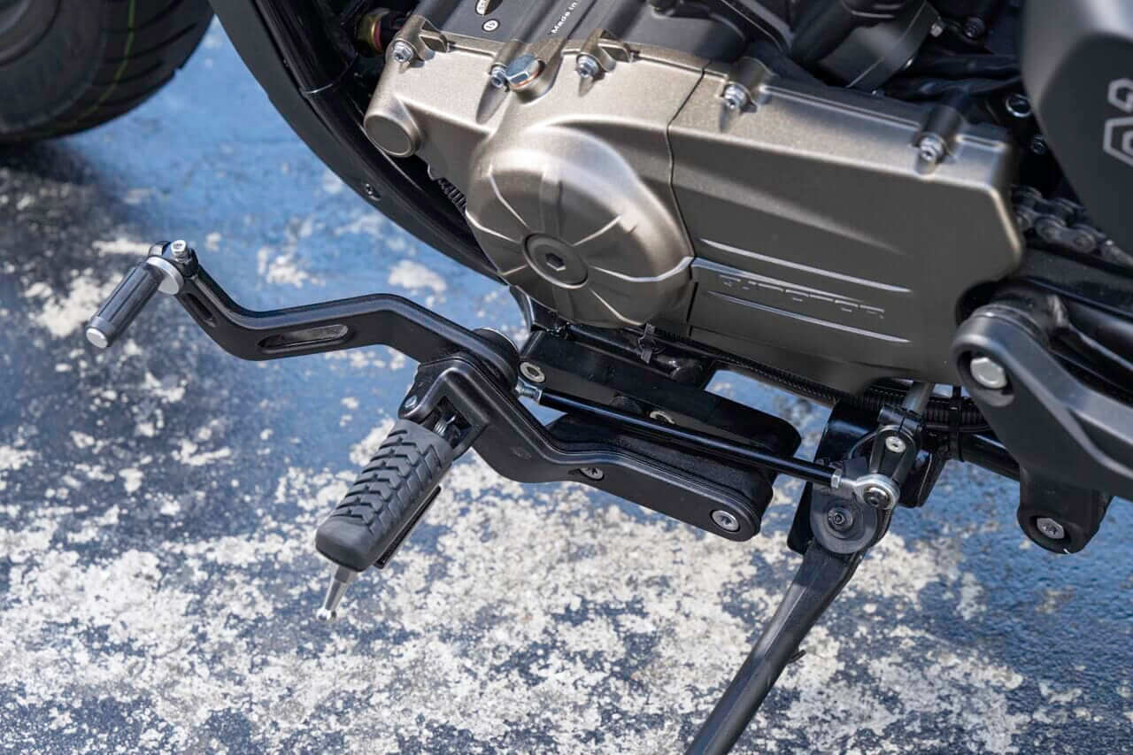 TRIJYA×QJMOTOR｜SRV250Sカスタム｜ステップ｜東京モーターサイクルショーで明かされるその回答とは？QJ MOTORブースにて話題の車種も発表に