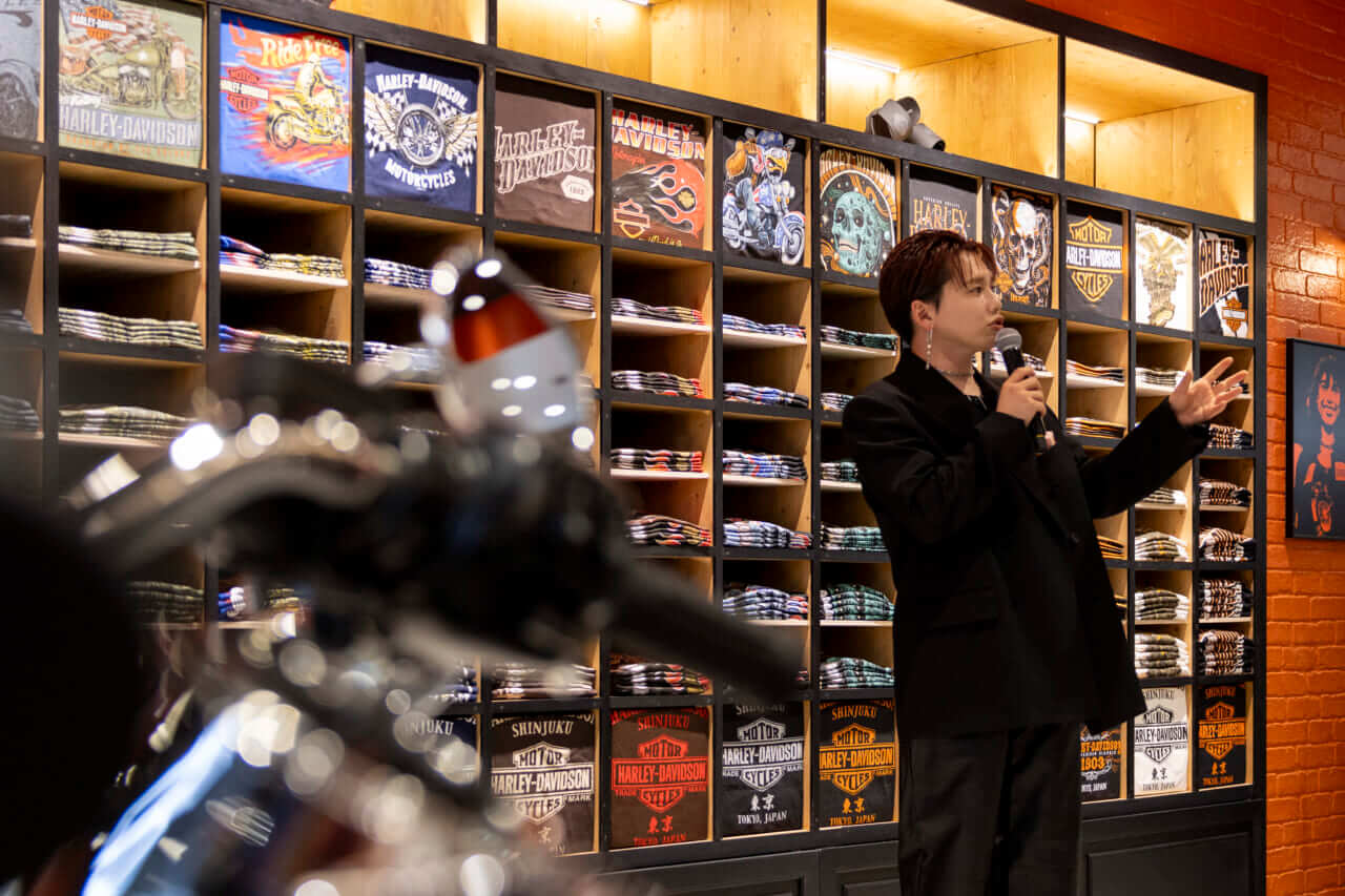 ハーレーダビッドソンSTYLE新宿の取材会に登壇した花村想太さん｜新宿にハーレー新拠点誕生! Da-iCE 花村想太の2L超えブレイクアウト、センス光る超弩級カスタムに驚愕!!