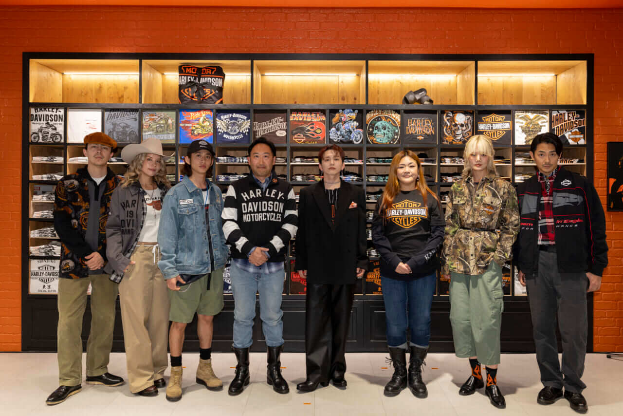 「ハーレーダビッドソン STYLE 新宿」報道発表会。中央にDa-iCE 花村想太さん、ハーレーダビッドソン ジャパンの玉木一史代表。｜新宿にハーレー新拠点誕生! Da-iCE 花村想太の2L超えブレイクアウト、センス光る超弩級カスタムに驚愕!!