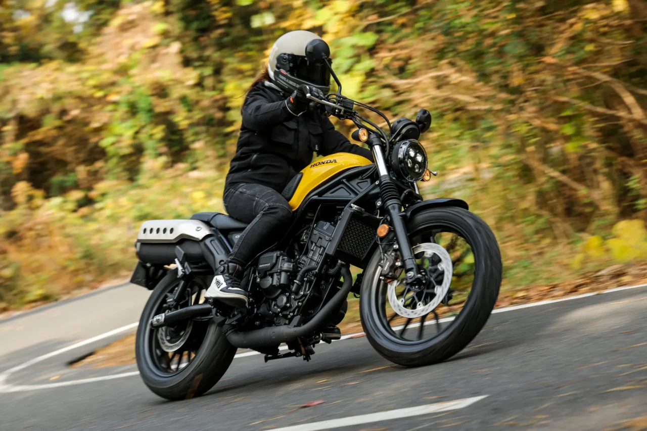 HONDA CL250｜「絶対にエンストしない」安心感。プロがCL250 E-Clutch仕様を“選ぶべき”と断言する理由とは?