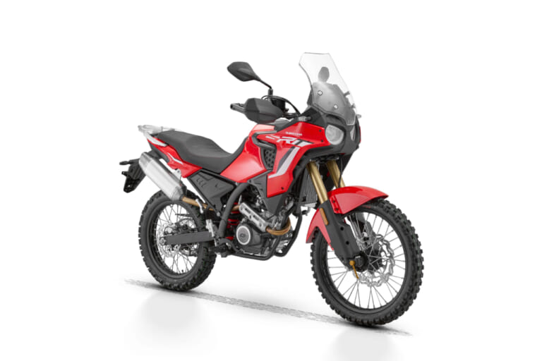 QJMOTOR｜SRT125DX｜【東京モーターサイクルショー事前情報】初上陸の衝撃再び! 400直4にオートマクルーザー、まさかの原2アドベンなどQJMOTORがモーターサイクルショーの主役をかっさらう!!