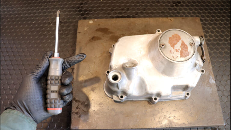 なめる前に試せ! プラスネジを正確に回すための「7対3の黄金ルール」【DIY整備の裏技】|なめる前に試せ! プラスネジを正確に回すための「7対3の黄金ルール」【DIY整備の裏技】