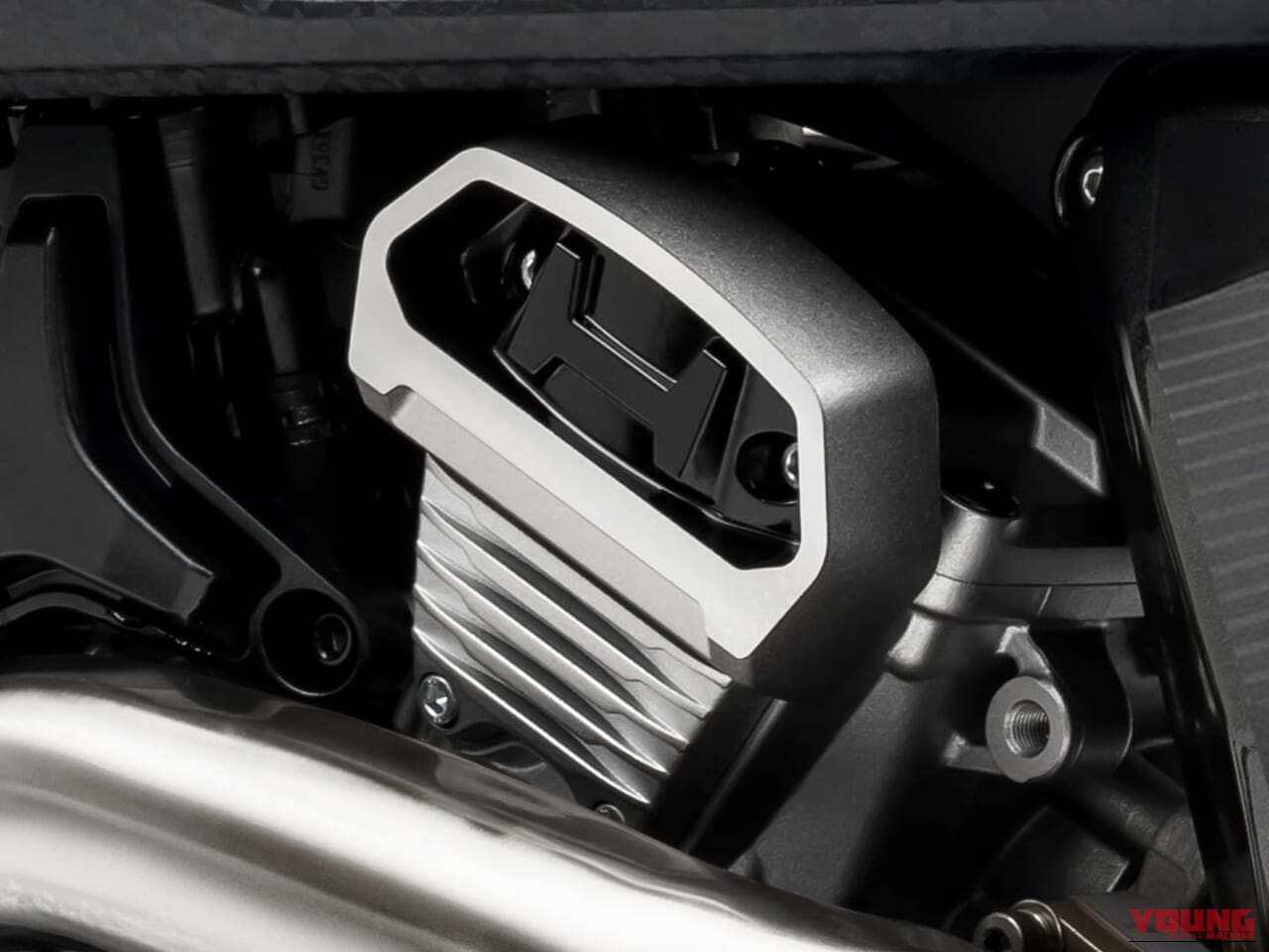 Hyosung GV250X Roadster|250ccクラスに革命を起こすVツイン×ベルトドライブ。維持費の悩みも吹き飛ぶ新型クルーザー「GV250X」登場