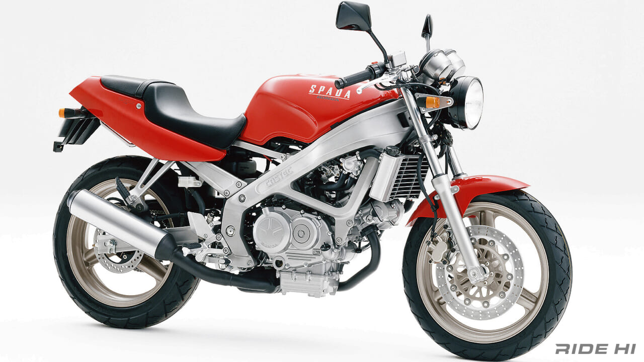 ｜「アイルトン・セナがカタログに登場してた」ホンダ「SPADA」はスチールパイプより3kgも軽い高度なアルミ中空フレームでVT250Fからイメージ刷新！