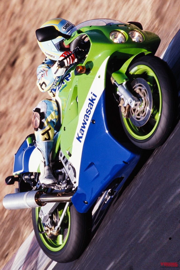 1989 KAWASAKI ZXR400｜カワサキZXR400（1989）世界初の倒立フォーク採用！レーサー直系の最強レプリカを解説「最後に出てきたスゴイやつ」
