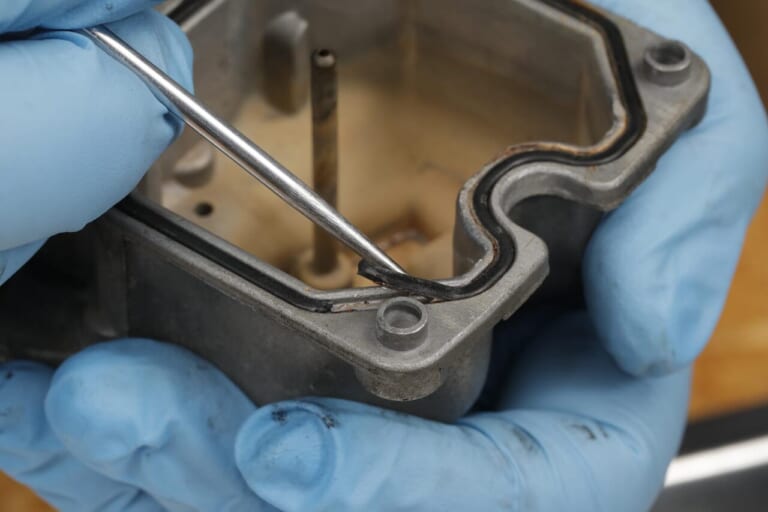 CB250RS-Z|キャブレター|フロートチャンバーガスケット|250cc専用設計だからスリム、軽量、ヒラヒラなCB250RS-Z。キャブオーバーホールで快調に!