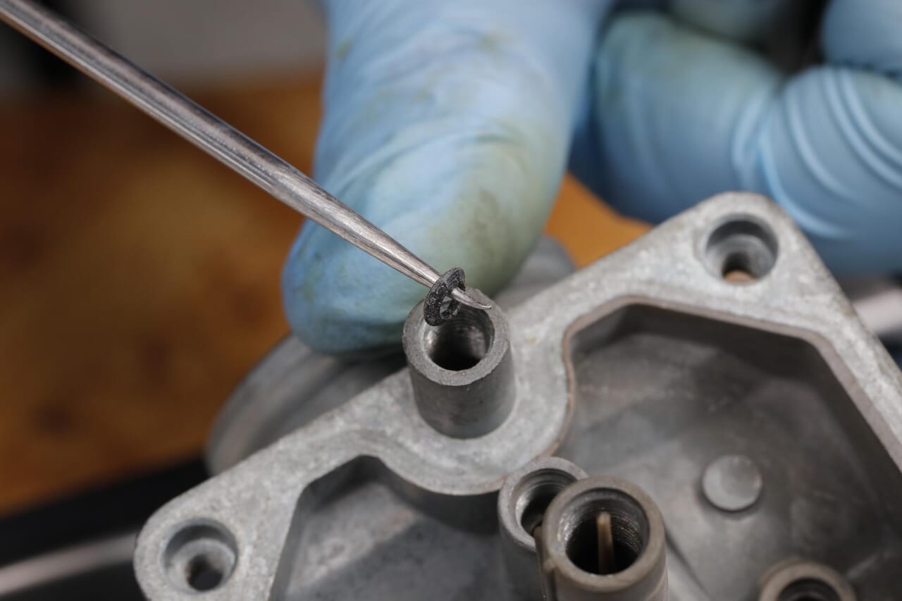 CB250RS-Z｜キャブレター｜パイロットスクリューOリング｜250cc専用設計だからスリム、軽量、ヒラヒラなCB250RS-Z。キャブオーバーホールで快調に！