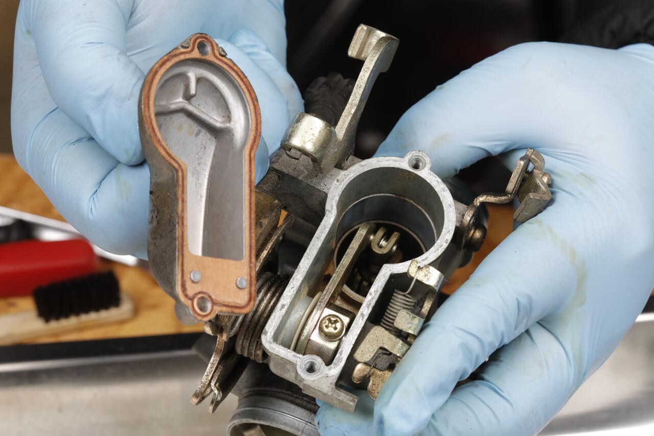 CB250RS-Z｜キャブレター｜トップカバー｜250cc専用設計だからスリム、軽量、ヒラヒラなCB250RS-Z。キャブオーバーホールで快調に！