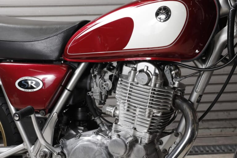 長期不動のヤマハSR400。キャブレターをオーバーホールで必ず確認したいパーツ「エアカットバルブ」