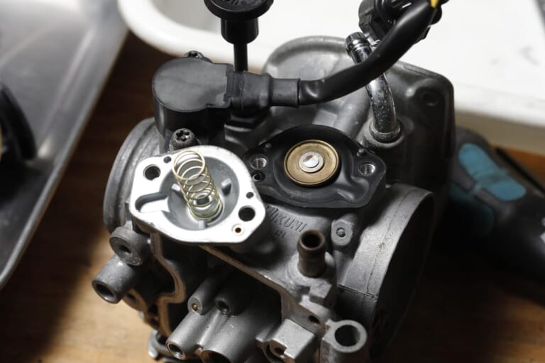 キースター｜燃調キット｜SR400用｜エアカットバルブ｜長期不動のヤマハSR400。キャブレターをオーバーホールで必ず確認したいパーツ「エアカットバルブ」