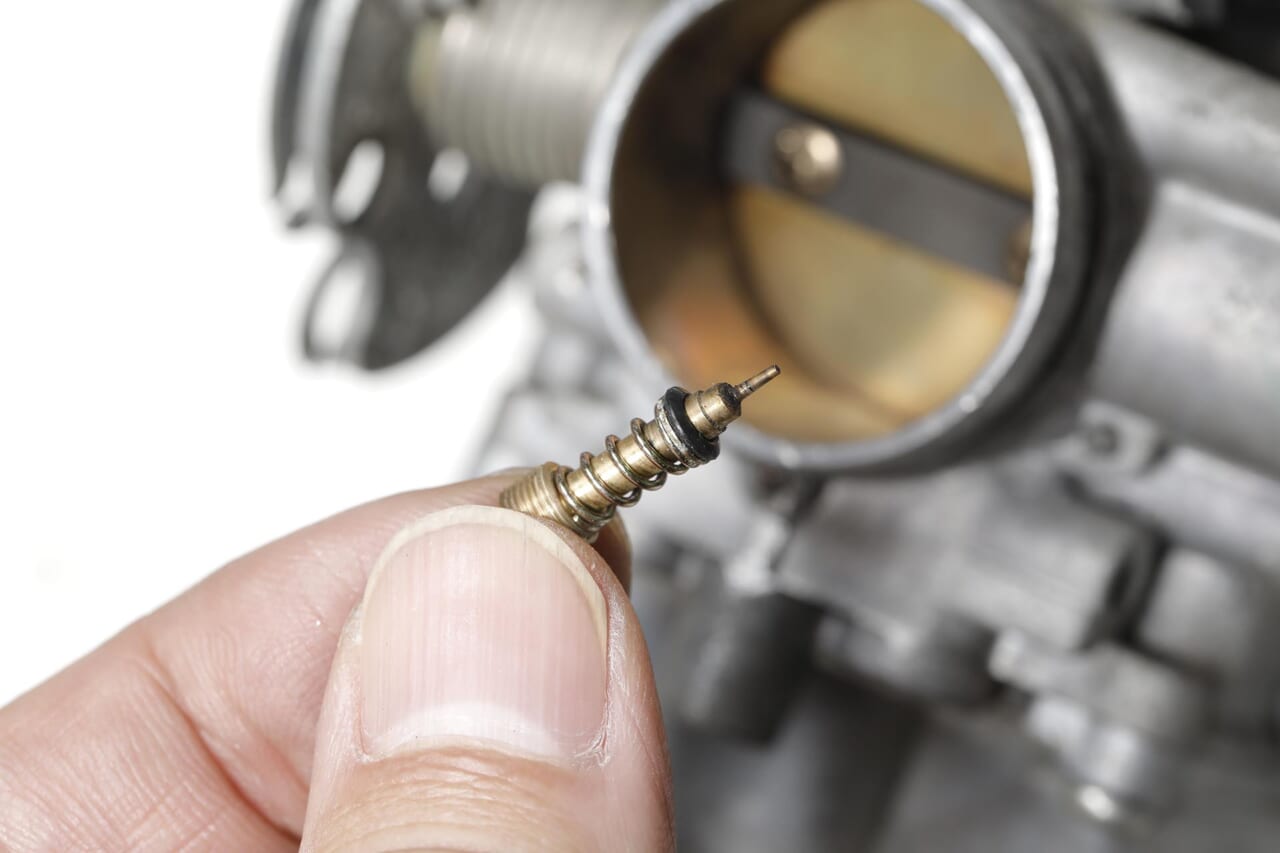 SR400用｜キャブレター｜パイロットスクリュー｜長期不動のヤマハSR400。キャブレターをオーバーホールで必ず確認したいパーツ「エアカットバルブ」