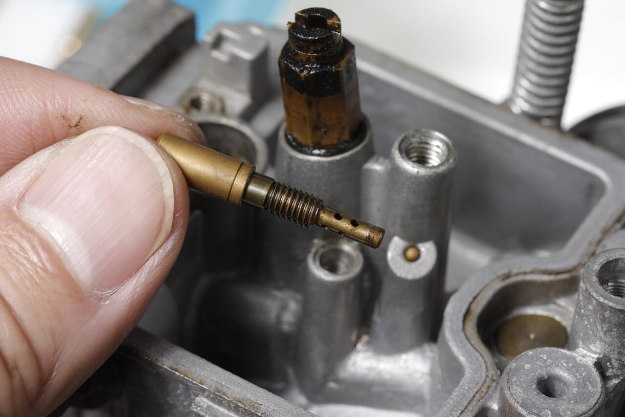 SR400用｜キャブレター｜パイロットジェット｜長期不動のヤマハSR400。キャブレターをオーバーホールで必ず確認したいパーツ「エアカットバルブ」