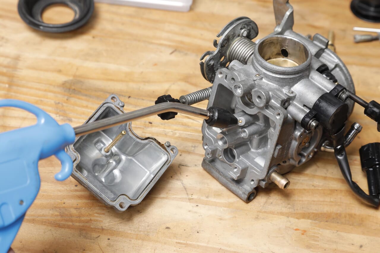 SR400用｜キャブレター｜長期不動のヤマハSR400。キャブレターをオーバーホールで必ず確認したいパーツ「エアカットバルブ」