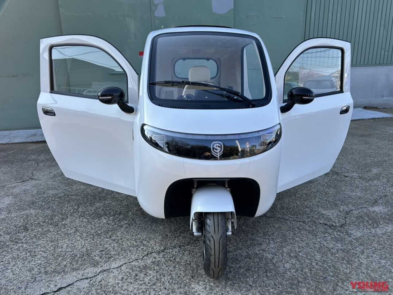 ビークルファン VF-S｜最大210kg積載のハッチバックか、光溢れる観音開きか。普通免許で乗れる個性派EVトライク登場