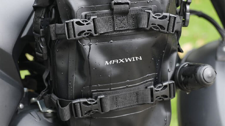 「こういうのが欲しかったのよ…」様々な場所に装着可能。IPX6レベルの防水素材使用。ちょっとした使用にピッタリのサイズ感のアイテムを紹介