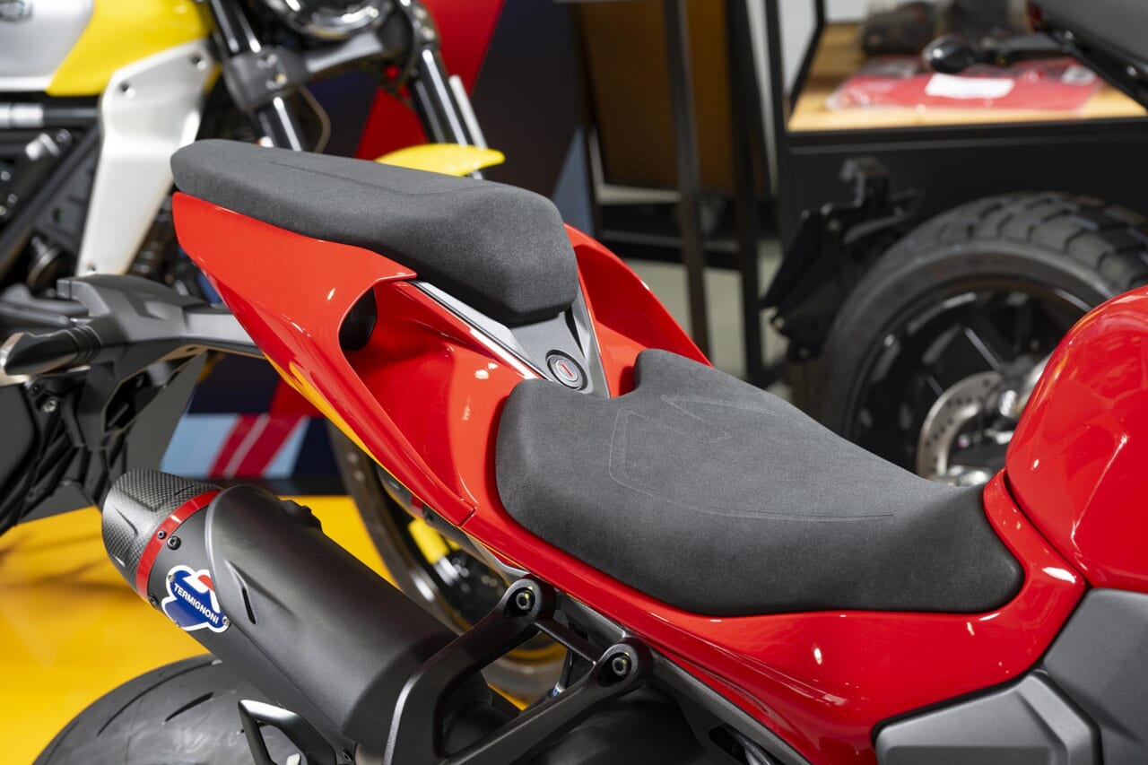 DUCATI｜パニガーレV2S｜シート｜ドゥカティ専門だからこそできる徹底した高い知識と経験を駆使し魅力を伝達するドゥカティ大阪ノース