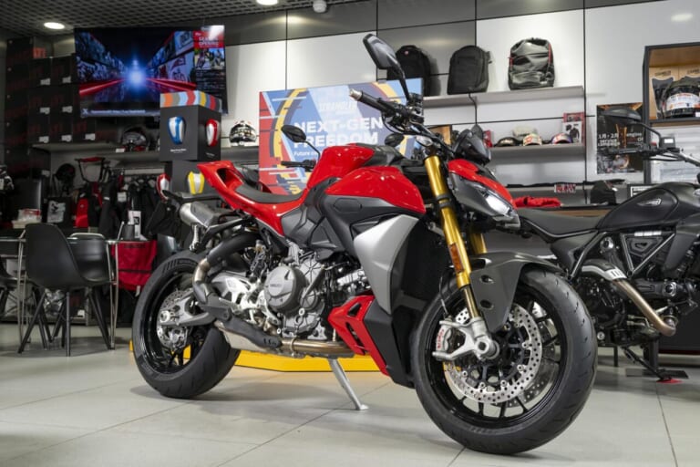 DUCATI|ストリートファイターV2S|ドゥカティ専門だからこそできる徹底した高い知識と経験を駆使し魅力を伝達するドゥカティ大阪ノース