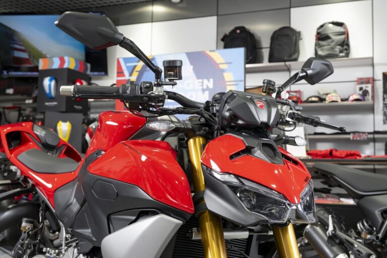 DUCATI|ストリートファイターV2S|ドゥカティ専門だからこそできる徹底した高い知識と経験を駆使し魅力を伝達するドゥカティ大阪ノース