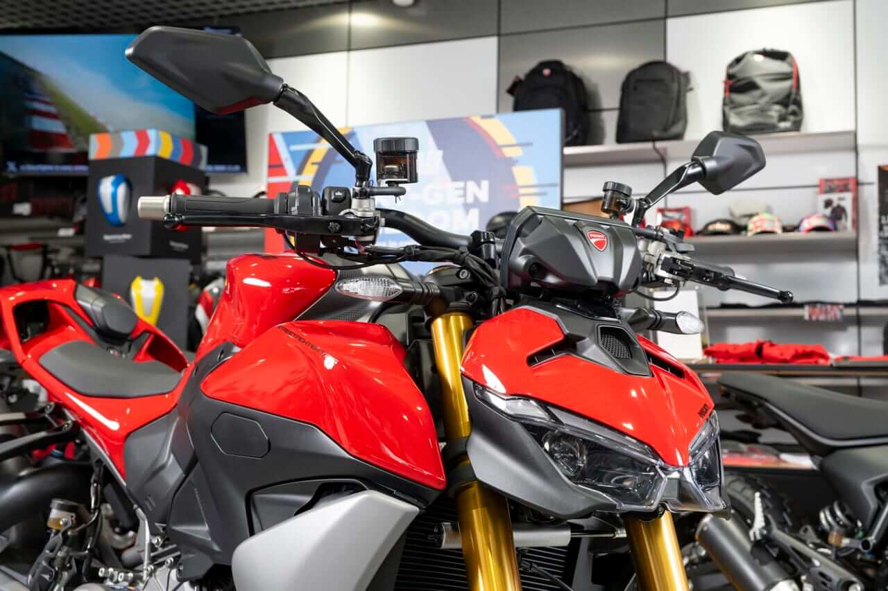 DUCATI|ストリートファイターV2S|ドゥカティ専門だからこそできる徹底した高い知識と経験を駆使し魅力を伝達するドゥカティ大阪ノース