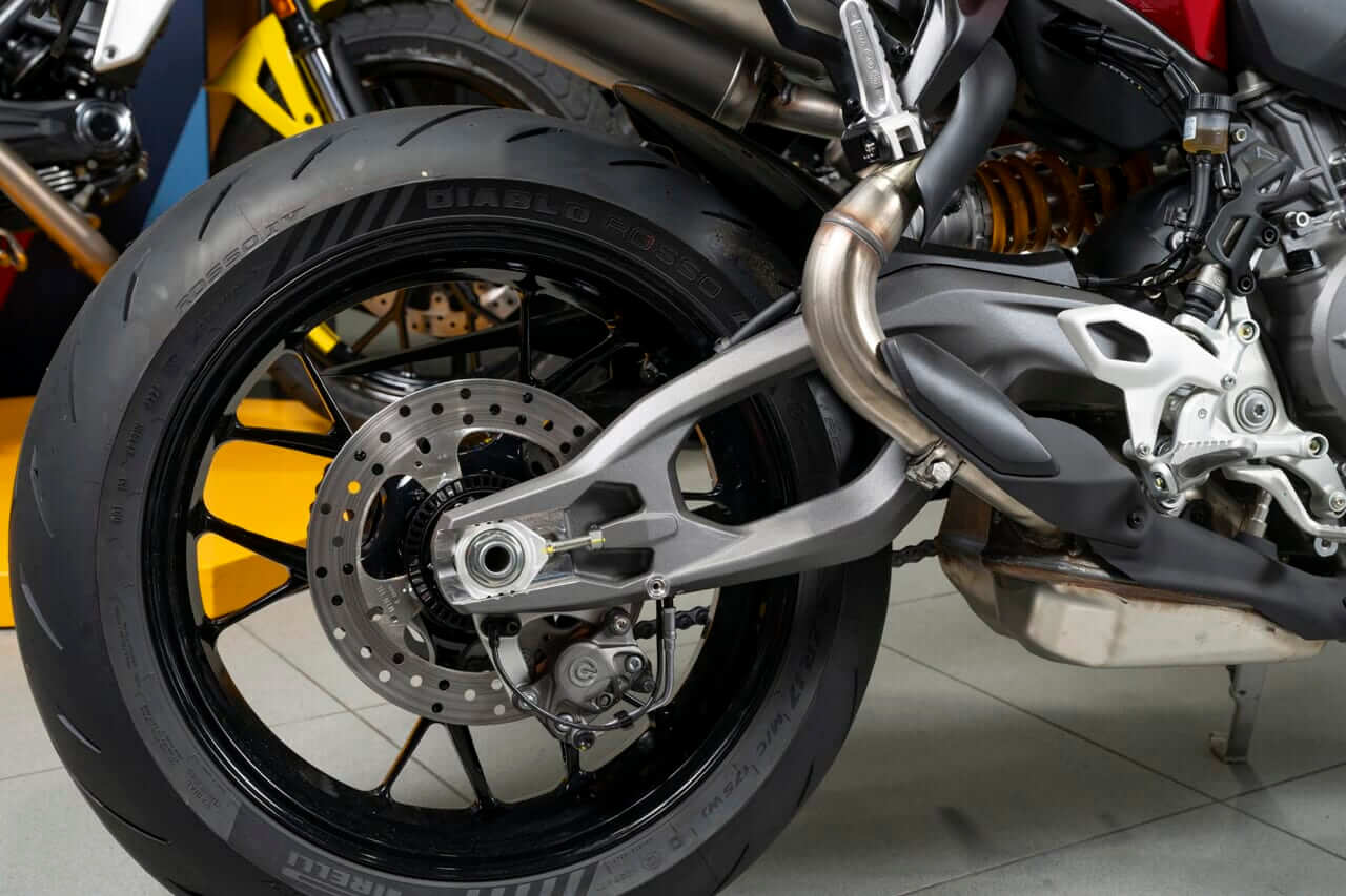 DUCATI｜ストリートファイターV2S｜スイングアーム｜ドゥカティ専門だからこそできる徹底した高い知識と経験を駆使し魅力を伝達するドゥカティ大阪ノース