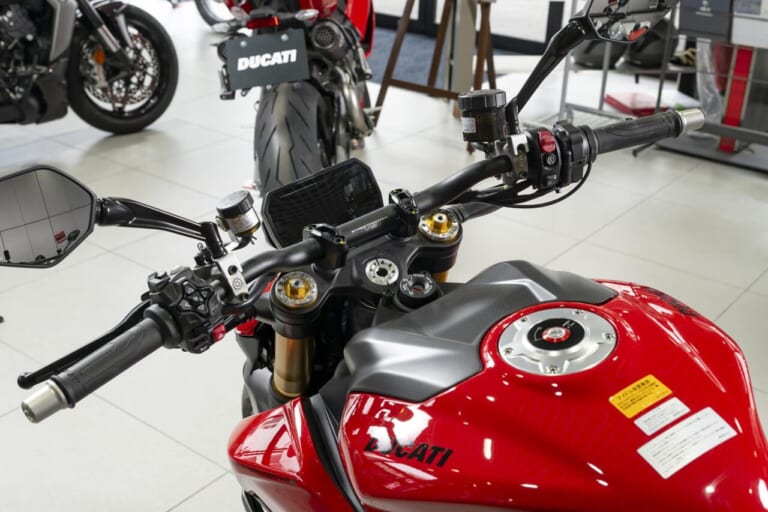 DUCATI|ストリートファイターV2S|ハンドル|ドゥカティ専門だからこそできる徹底した高い知識と経験を駆使し魅力を伝達するドゥカティ大阪ノース