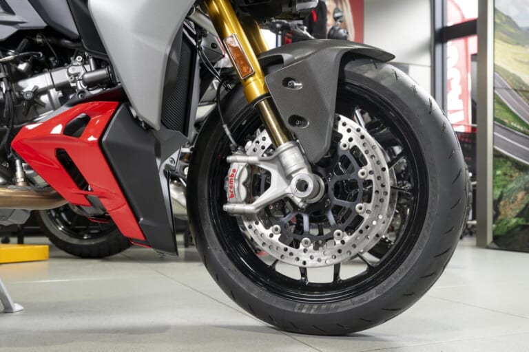 DUCATI|ストリートファイターV2S|フロントホイール|ドゥカティ専門だからこそできる徹底した高い知識と経験を駆使し魅力を伝達するドゥカティ大阪ノース