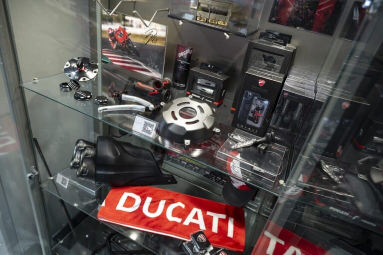 ドゥカティ大阪ノース|カスタムパーツ|ドゥカティ専門だからこそできる徹底した高い知識と経験を駆使し魅力を伝達するドゥカティ大阪ノース