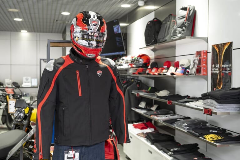 ドゥカティ大阪ノース|洋品コーナー|ドゥカティ専門だからこそできる徹底した高い知識と経験を駆使し魅力を伝達するドゥカティ大阪ノース