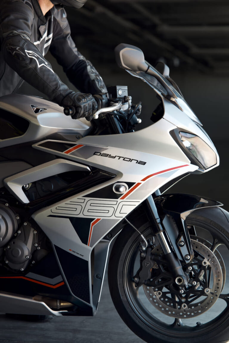 TRIUMPH Daytona 660|手の届く英国製スポーツ。2026年モデルDaytona 660は「カッコいいのに維持しやすい」ズルい一台だ【トライアンフ新型】