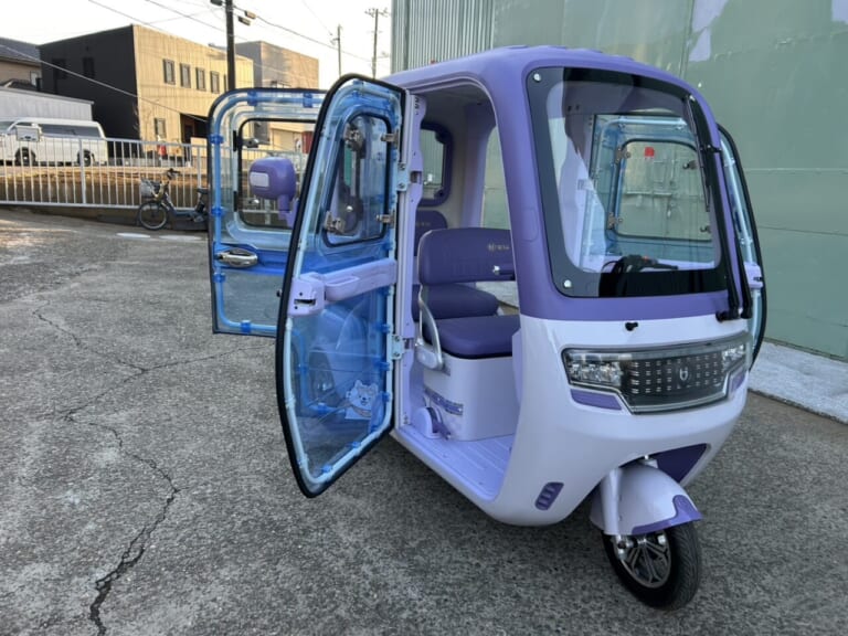 ビークルファン VF-C｜最大210kg積載のハッチバックか、光溢れる観音開きか。普通免許で乗れる個性派EVトライク登場