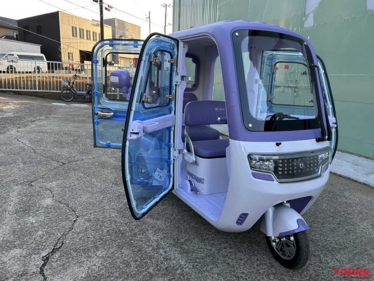 ビークルファン VF-C｜最大210kg積載のハッチバックか、光溢れる観音開きか。普通免許で乗れる個性派EVトライク登場