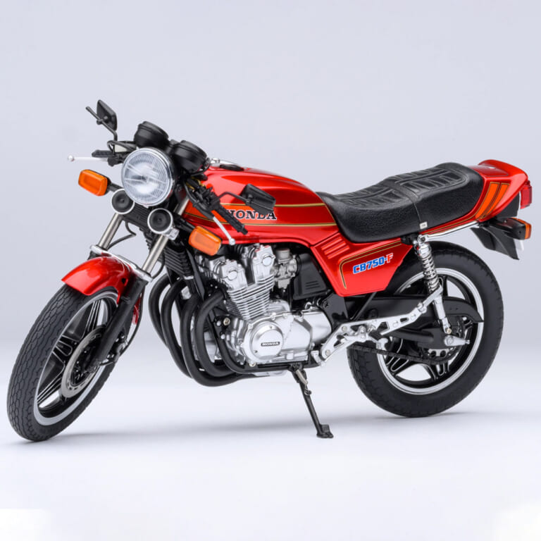 1/12スケールモデル「Honda CB750F『巨摩 郡』」(オートアート社製)の左側面|「ウソだろ…コレ実車じゃないの?」「異次元のリアルさ…」伝説のバイク漫画に登場する人気モデルを1/12スケールで再現。Honda CB750F