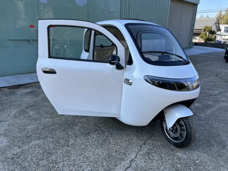 ビークルファン VF-S|最大210kg積載のハッチバックか、光溢れる観音開きか。普通免許で乗れる個性派EVトライク登場