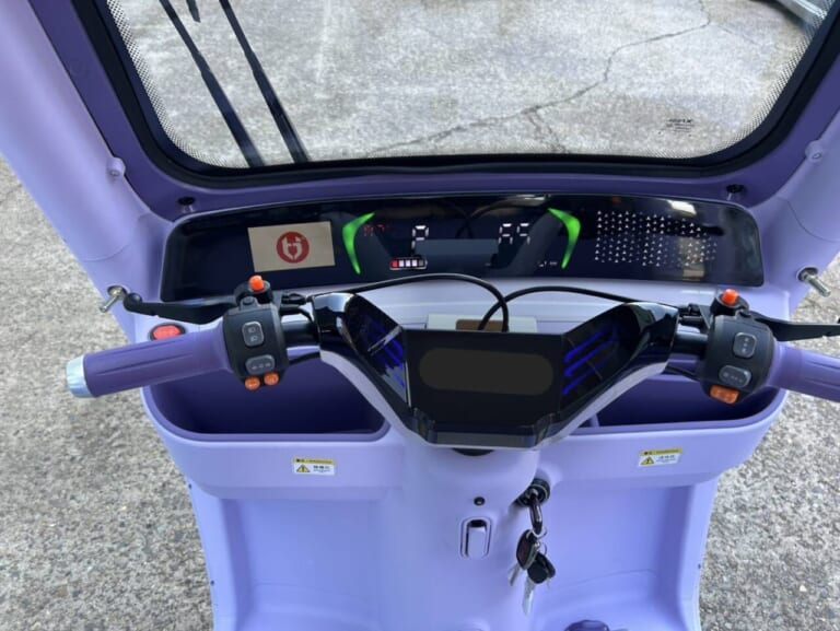 ビークルファン VF-C|最大210kg積載のハッチバックか、光溢れる観音開きか。普通免許で乗れる個性派EVトライク登場